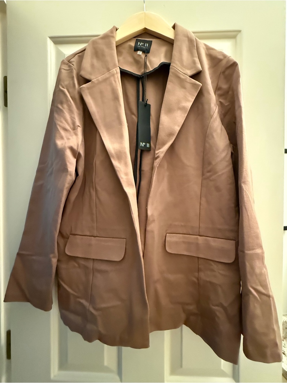 Women's No. 11 Los Angeles Blazer Jacket in Taupe